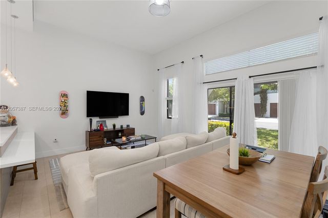 4444 NW 9th St 0, Plantation, FL 33317