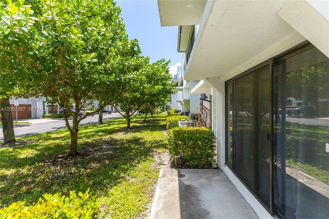 4444 NW 9th St 0, Plantation, FL 33317