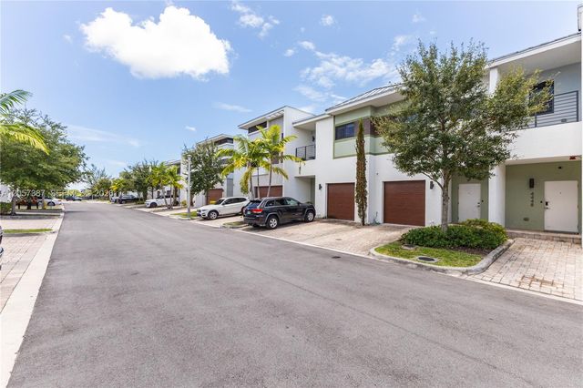 4444 NW 9th St 0, Plantation, FL 33317