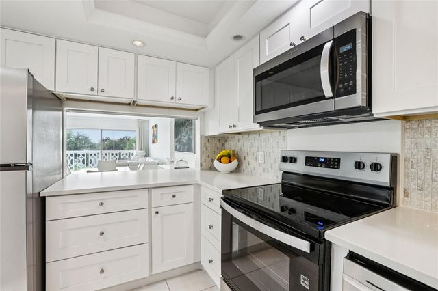 1100 N SHORE DRIVE NE 304, St Petersburg, FL 33701