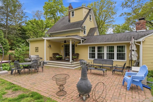 32 Timberline Drive, Huntington, NY 11743