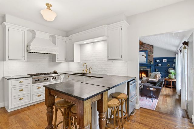 32 Timberline Drive, Huntington, NY 11743