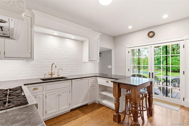 32 Timberline Drive, Huntington, NY 11743