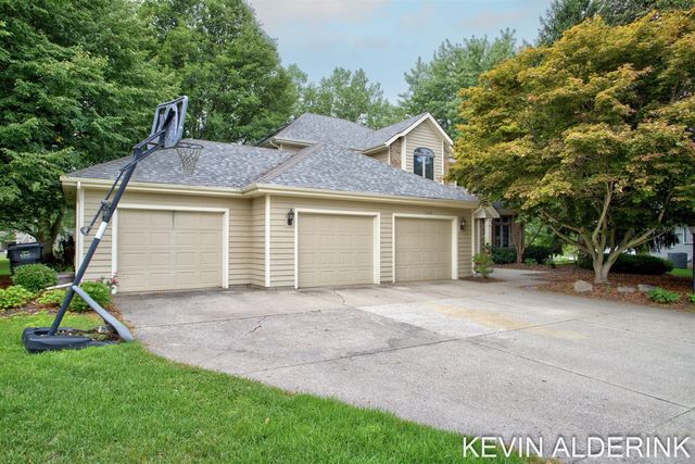 1305 Augusta Court, Holland, MI 49423