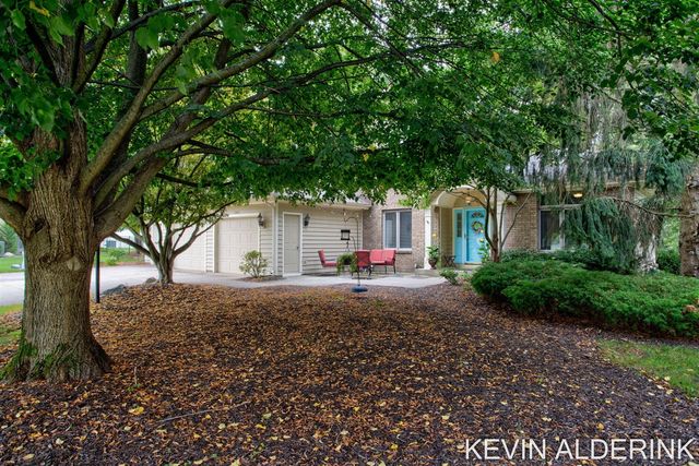 1305 Augusta Court, Holland, MI 49423