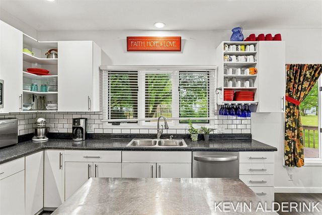 1305 Augusta Court, Holland, MI 49423