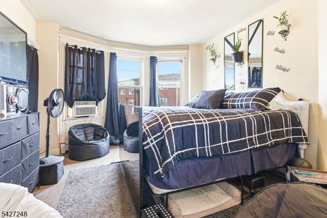 8 Horatio St, Newark City, NJ 07105