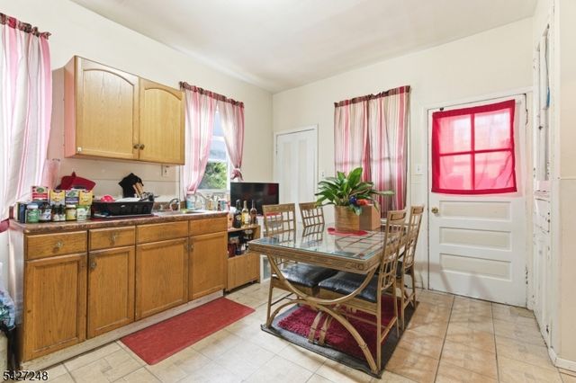 8 Horatio St, Newark City, NJ 07105