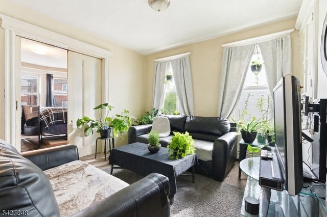 8 Horatio St, Newark City, NJ 07105