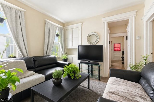 8 Horatio St, Newark City, NJ 07105