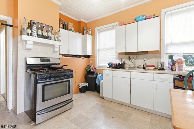 8 Horatio St, Newark City, NJ 07105