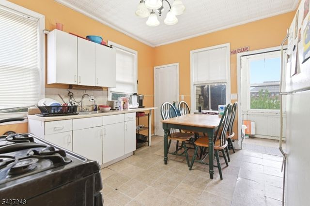 8 Horatio St, Newark City, NJ 07105