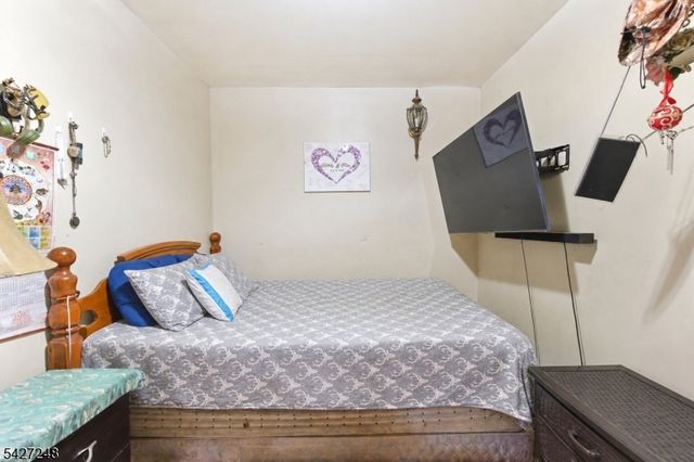 8 Horatio St, Newark City, NJ 07105