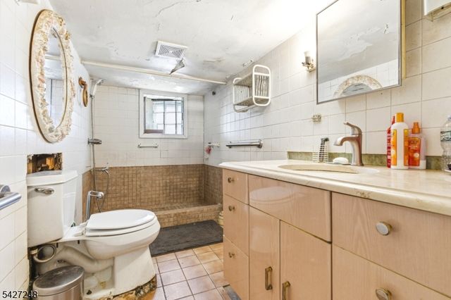 8 Horatio St, Newark City, NJ 07105