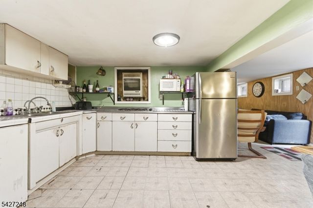 8 Horatio St, Newark City, NJ 07105
