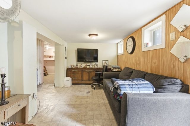 8 Horatio St, Newark City, NJ 07105