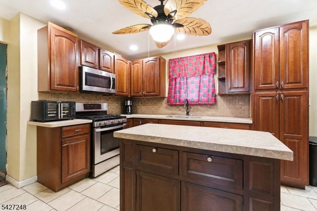 8 Horatio St, Newark City, NJ 07105