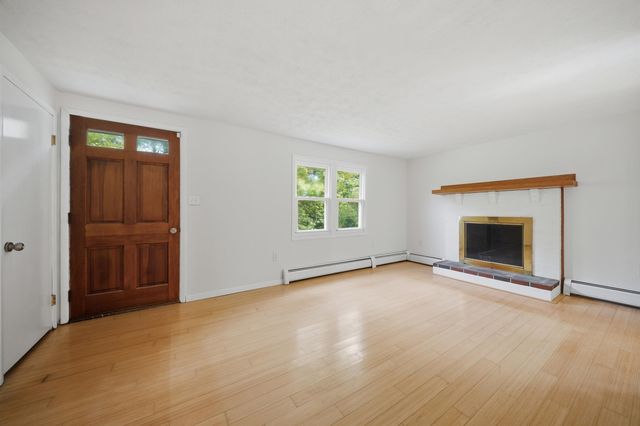 136 Haverhill Road, Chester, NH 03036