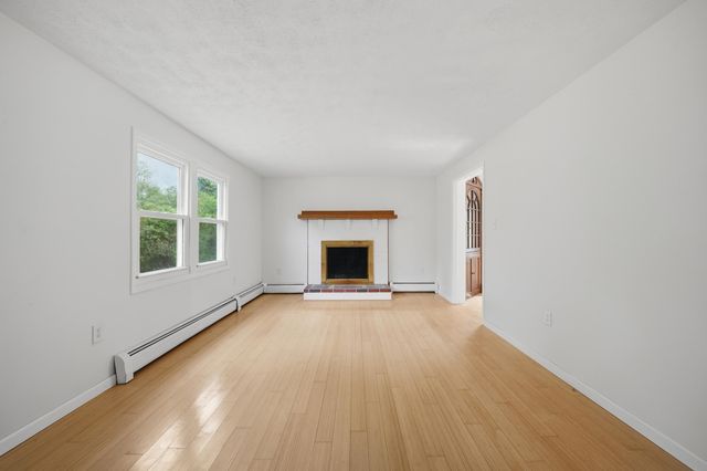 136 Haverhill Road, Chester, NH 03036