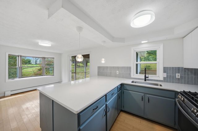 136 Haverhill Road, Chester, NH 03036