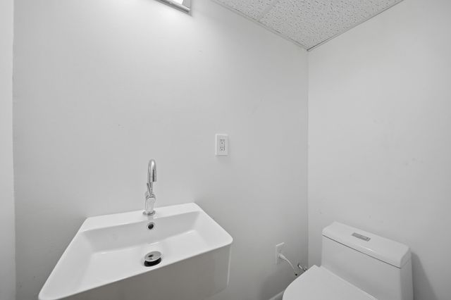 136 Haverhill Road, Chester, NH 03036