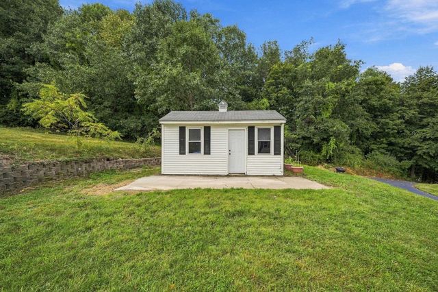 136 Haverhill Road, Chester, NH 03036
