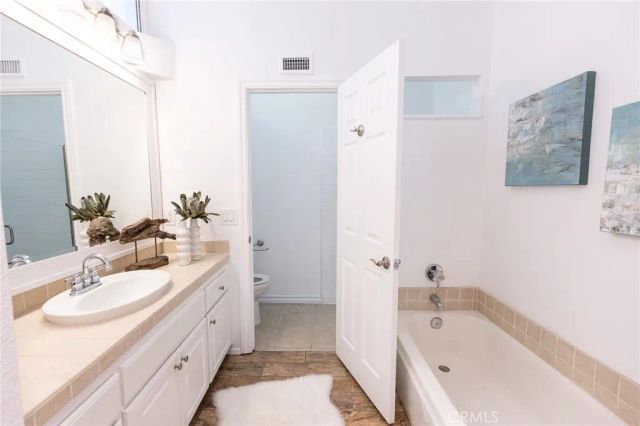 3010 Elmira 42, Costa Mesa, CA 92626