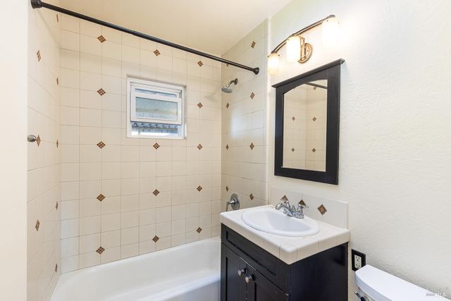 18090 Las Lomas Rd, Sonoma, CA 95476