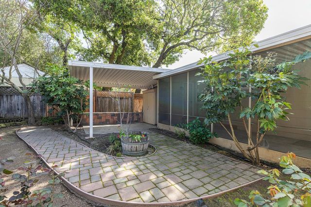 18090 Las Lomas Rd, Sonoma, CA 95476