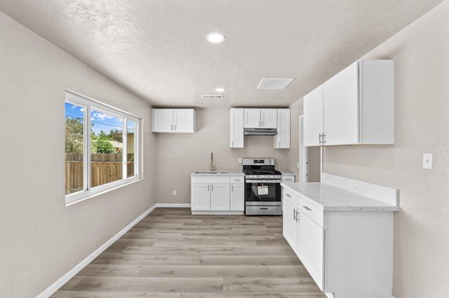 540 Welch Drive, Tulare, CA 93274