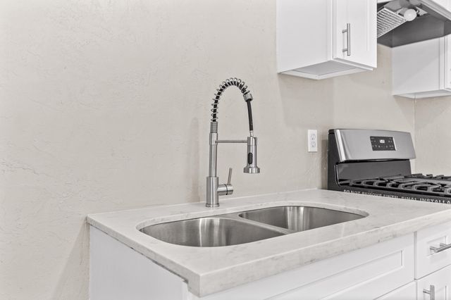 540 Welch Drive, Tulare, CA 93274