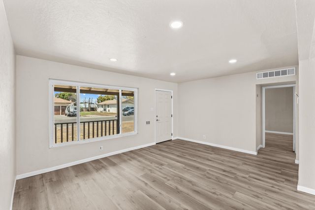 540 Welch Drive, Tulare, CA 93274