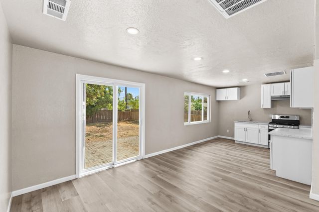 540 Welch Drive, Tulare, CA 93274