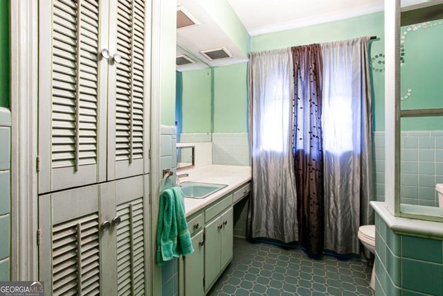 1460 Loch Lomond Trail SW, Atlanta, GA 30331