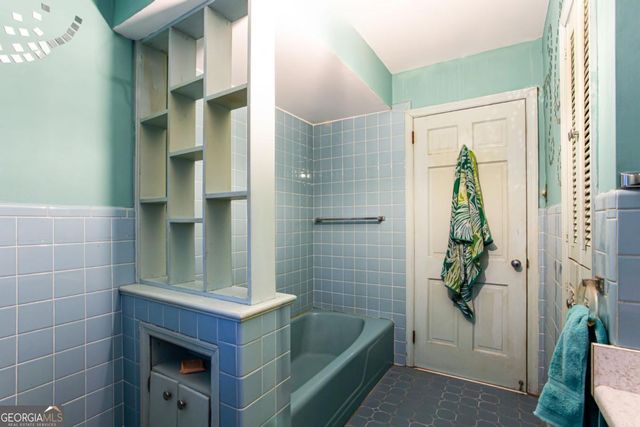 1460 Loch Lomond Trail SW, Atlanta, GA 30331