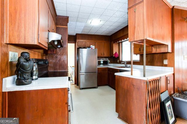 1460 Loch Lomond Trail SW, Atlanta, GA 30331