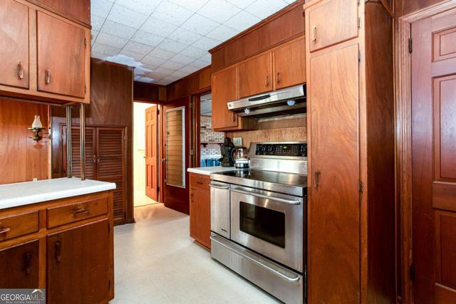 1460 Loch Lomond Trail SW, Atlanta, GA 30331