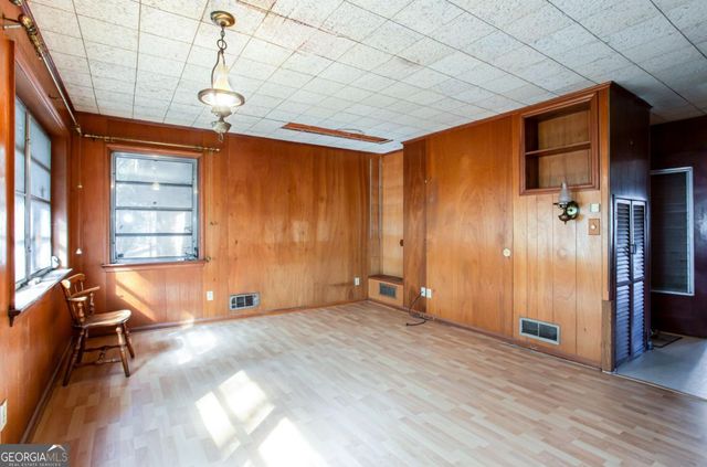 1460 Loch Lomond Trail SW, Atlanta, GA 30331