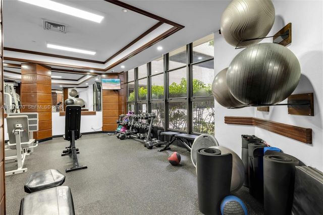 18151 NE 31st Ct 301, Aventura, FL 33160