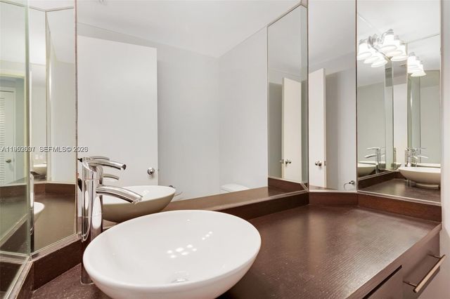 701 Brickell Key Blvd 2103, Miami, FL 33131