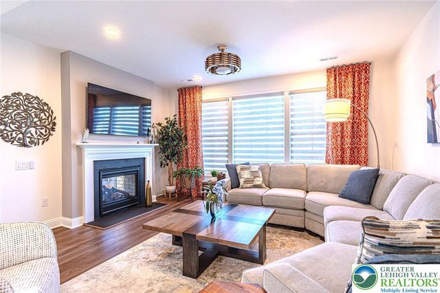 3814 Victors Way, Easton, PA 18045