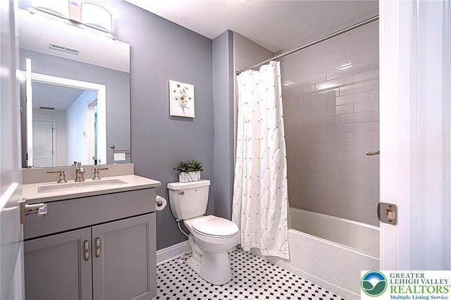 3814 Victors Way, Easton, PA 18045