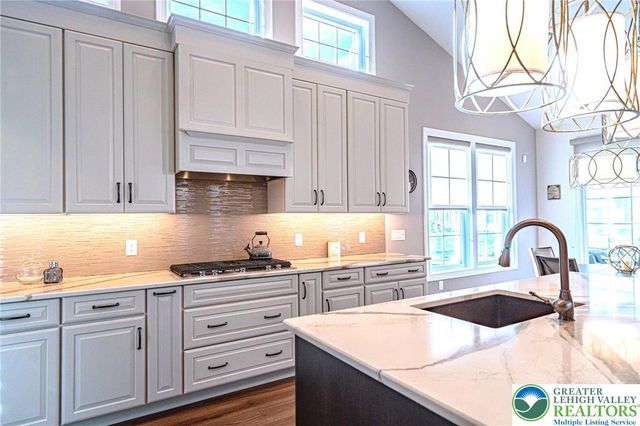 3814 Victors Way, Easton, PA 18045