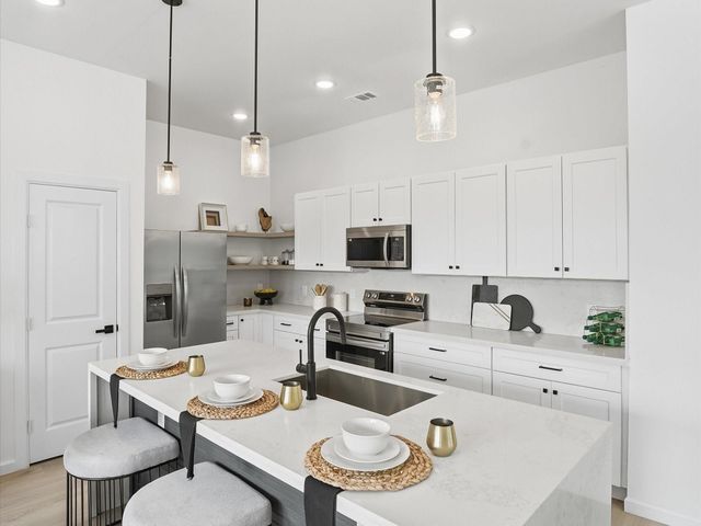 866 Rachel Street F-E, Houston, TX 77091