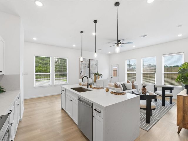 866 Rachel Street F-E, Houston, TX 77091