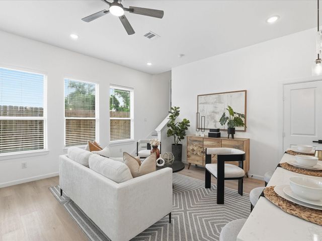 866 Rachel Street F-E, Houston, TX 77091