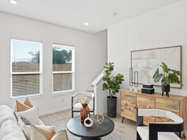 866 Rachel Street F-E, Houston, TX 77091