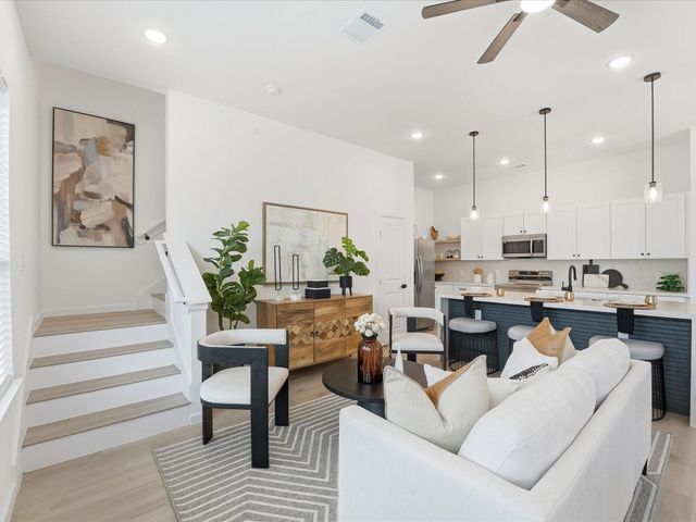 866 Rachel Street F-E, Houston, TX 77091