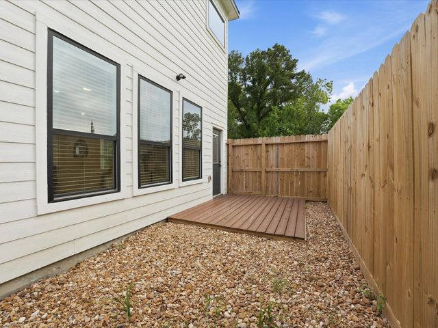866 Rachel Street F-E, Houston, TX 77091