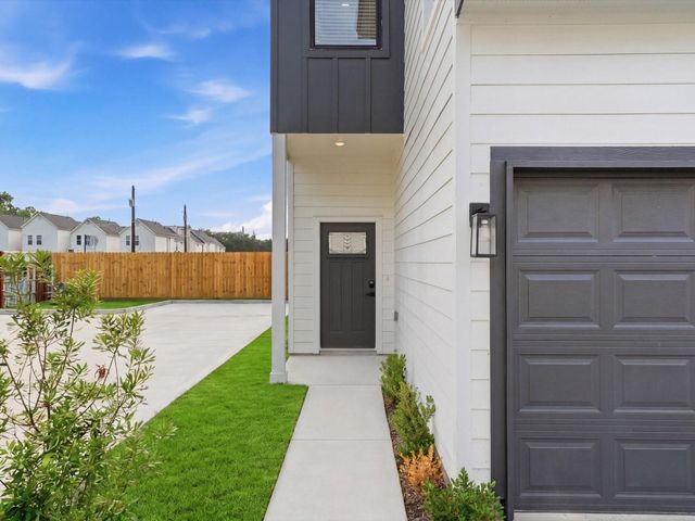 866 Rachel Street F-E, Houston, TX 77091